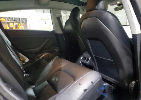 2018 Tesla Model 3 z USA, uszkodzony, nr VIN 5YJ3E1EB3JF114026